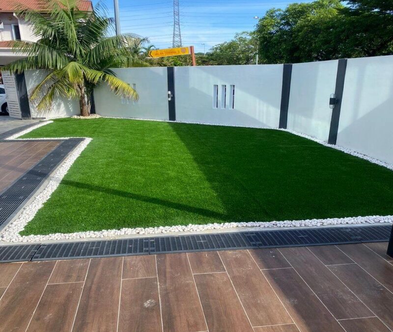 Create a Low-Maintenance Balcony with the Right Artificial Grass